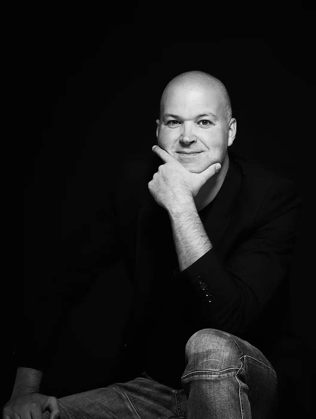 perfil del locutor online y actor de doblaje en euskera y castellano alex ugarte locutor publicidad corporativo audiolibro