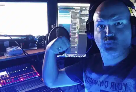 Alex Ugarte locutor profesional online euskera y castellano en su home studio de Vitoria-Gasteiz