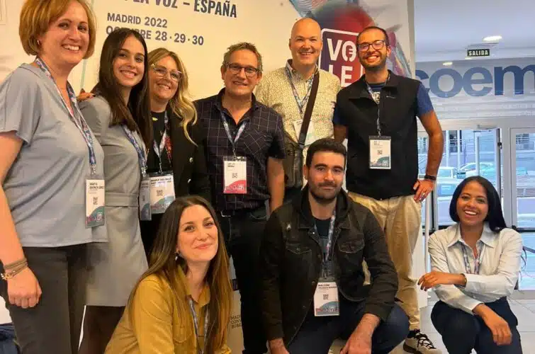 el locutor y actor de voz alex ugarte en el curso de doblaje con Jordi Brau en Volé 2022