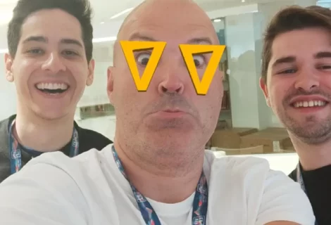 Alex Ugarte con el equipo de Voicefinder, banco de voces online made in Zaragoza