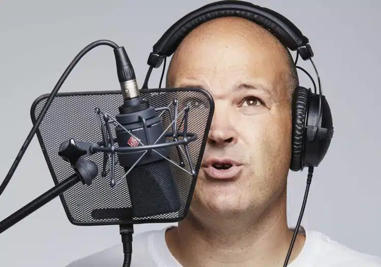 locutor euskera español online profesional castellano voiceover homestudio doblaje audiolibro publicidad personajes audioguia corporativo ficción sonora spanish castilian