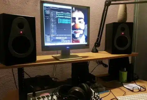 Primer homestudio de Alex Ugarte locutor profesional online que sirve para reflexionar sobre la perseverancia en la locución