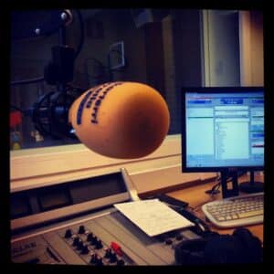 inicios de alex ugarte locutor profesional en la radio enkarterri irratia ubicada en Zalla
